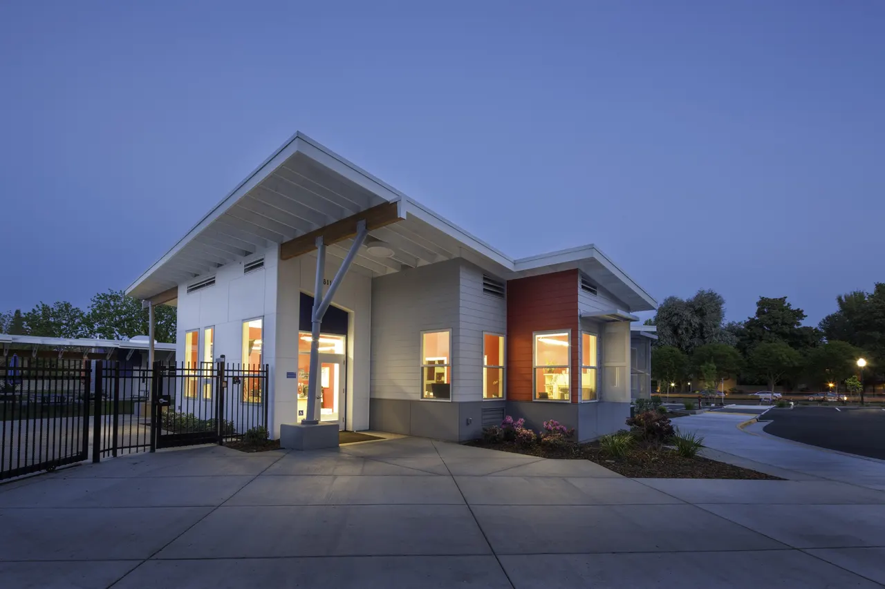 Brookfield School, Sacramento, CA | photograph by Ed Asmus
