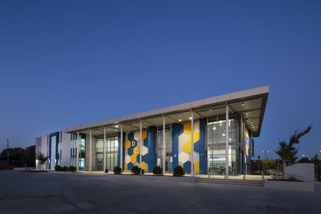 Del Campo Tech & Science Center, Sacramento, CA | photograph by Ed Asmus
