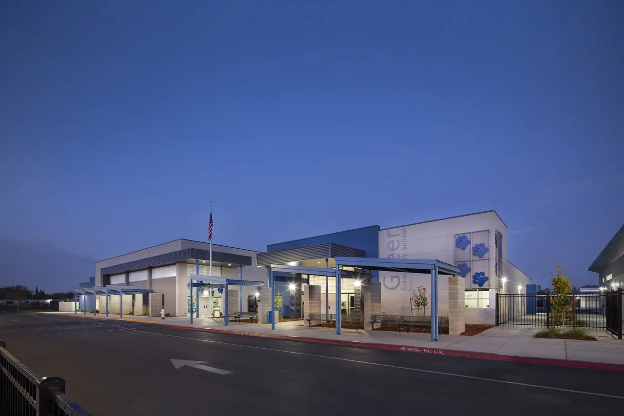 Greer Elementary School, Sacramento, CA | photograph by Ed Asmus