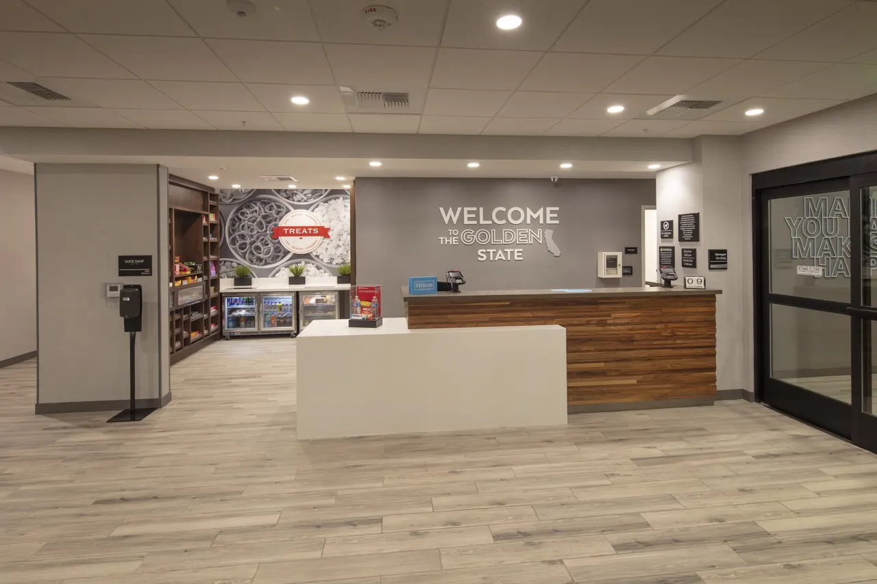 Hampton Inn, Concord, CA | photograph by Ed Asmus