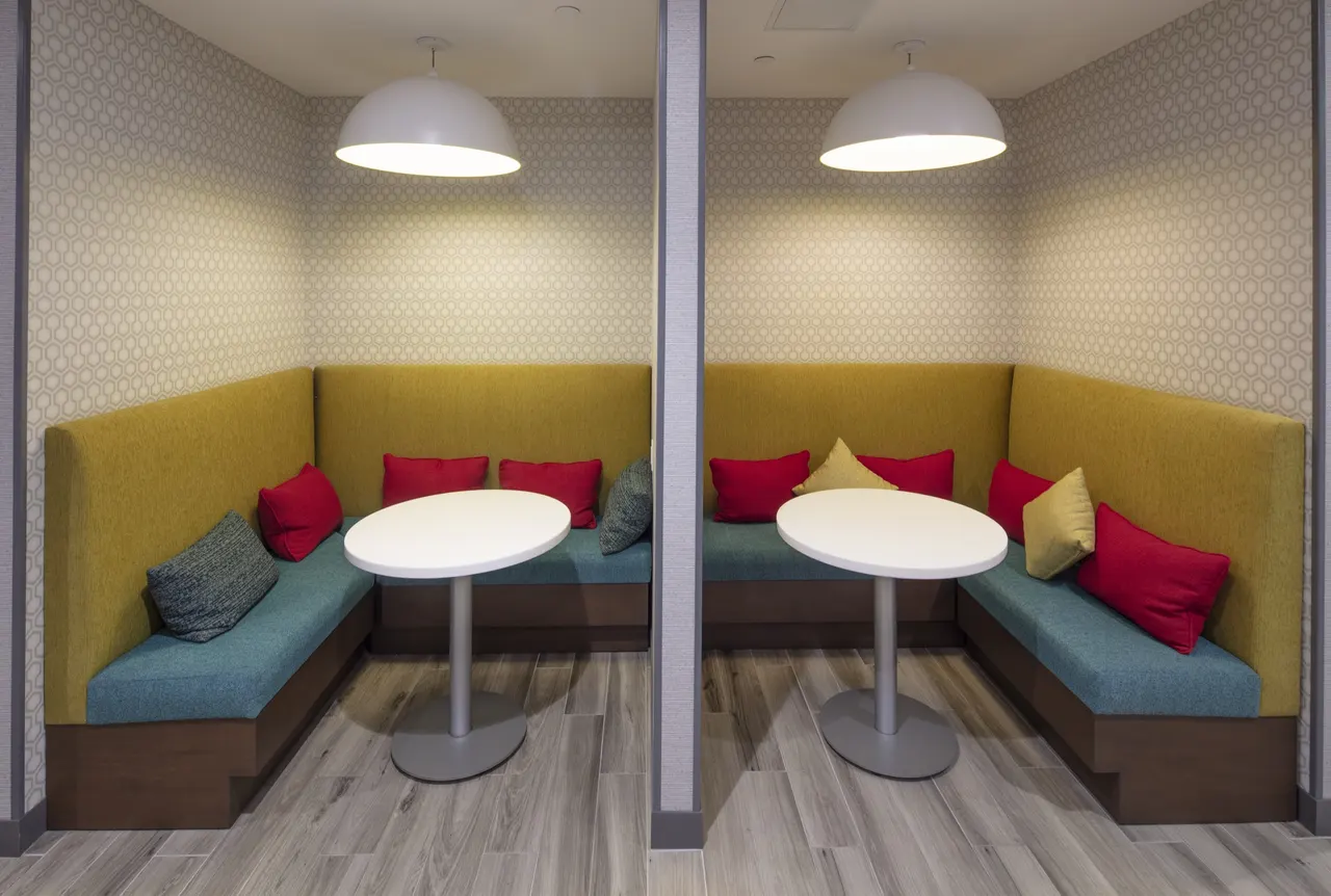 Hampton Inn, Concord, CA | photograph by Ed Asmus