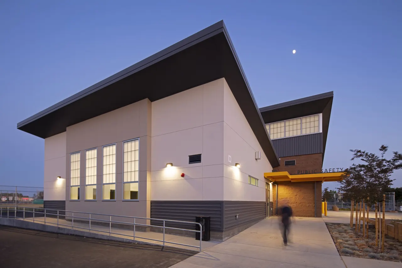Inderkum High School Public Safety Training Center, Sacramento, CA | photograph by Ed Asmus