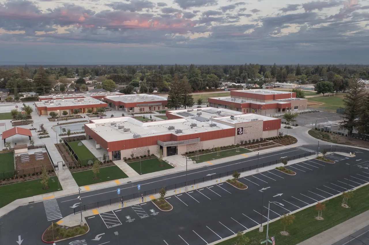 Joseph Kerr Middle School, Elk Grove, CA | photograph by Ed Asmus