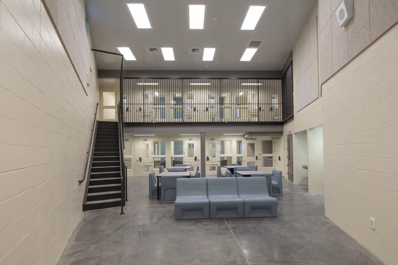 Mendocino County Jail, Ukiah, CA | photograph by Ed Asmus